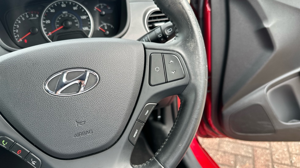 Hyundai i10 1.2 Premium 5dr Auto Petrol Hatchback - Image 32