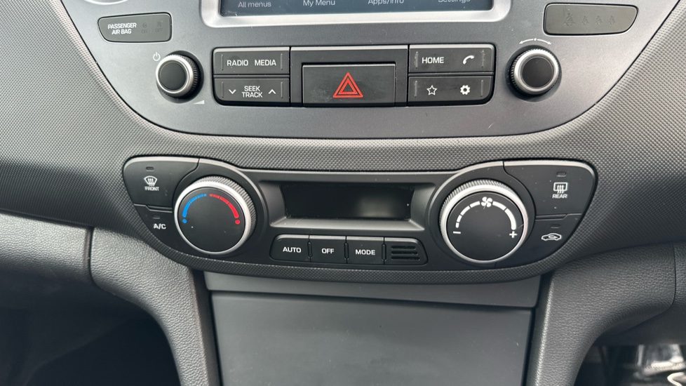 Hyundai i10 1.2 Premium 5dr Auto Petrol Hatchback - Image 35