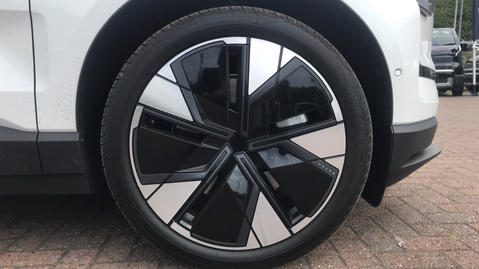 Volvo EX30 315kW Twin Motor Performance Ultra 69kWh 5dr Auto Electric Estate - Image 7