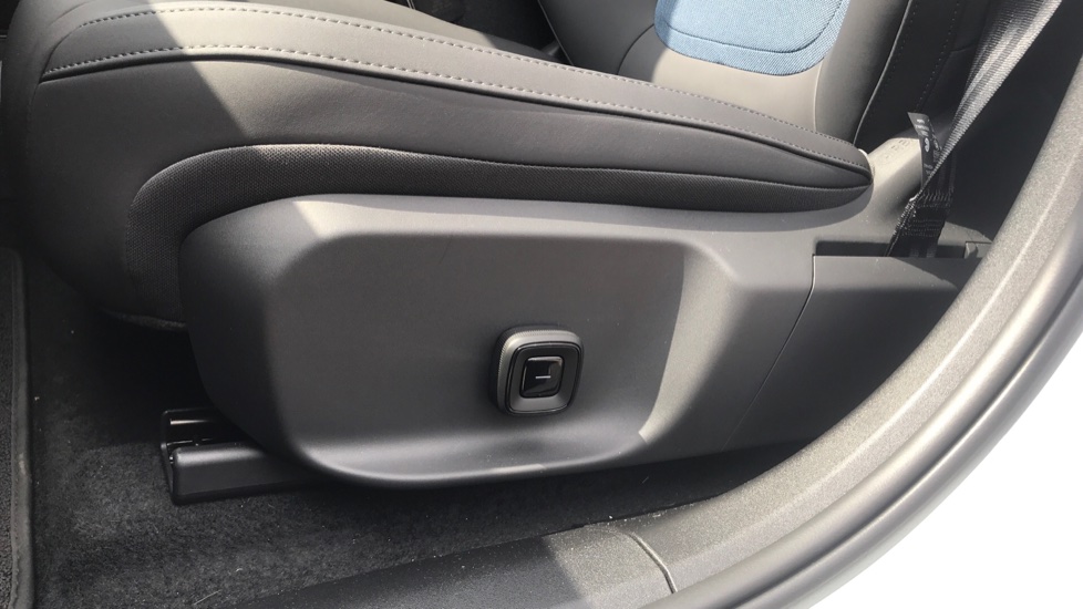 Volvo EX30 315kW Twin Motor Performance Ultra 69kWh 5dr Auto Electric Estate - Image 41