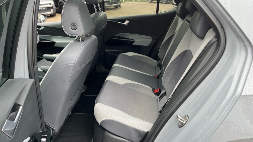 Volkswagen ID.3 150kW Family Pro Performance 58kWh 5dr Auto Electric Hatchback - Image 16