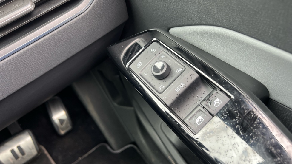 Volkswagen ID.3 150kW Family Pro Performance 58kWh 5dr Auto Electric Hatchback - Image 25