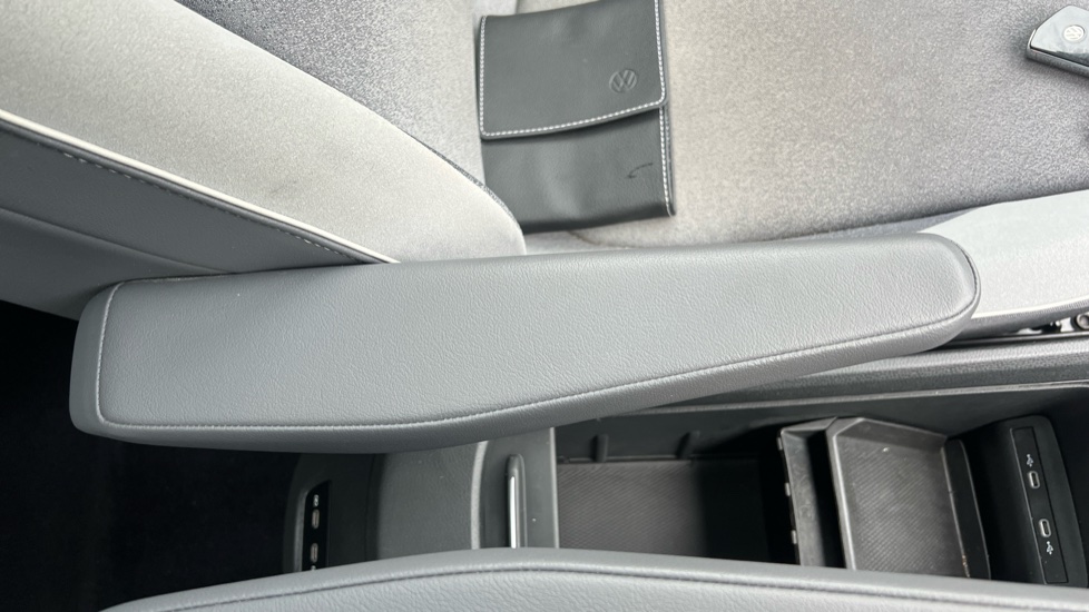 Volkswagen ID.3 150kW Family Pro Performance 58kWh 5dr Auto Electric Hatchback - Image 32