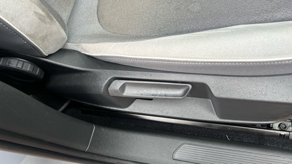 Volkswagen ID.3 150kW Family Pro Performance 58kWh 5dr Auto Electric Hatchback - Image 33