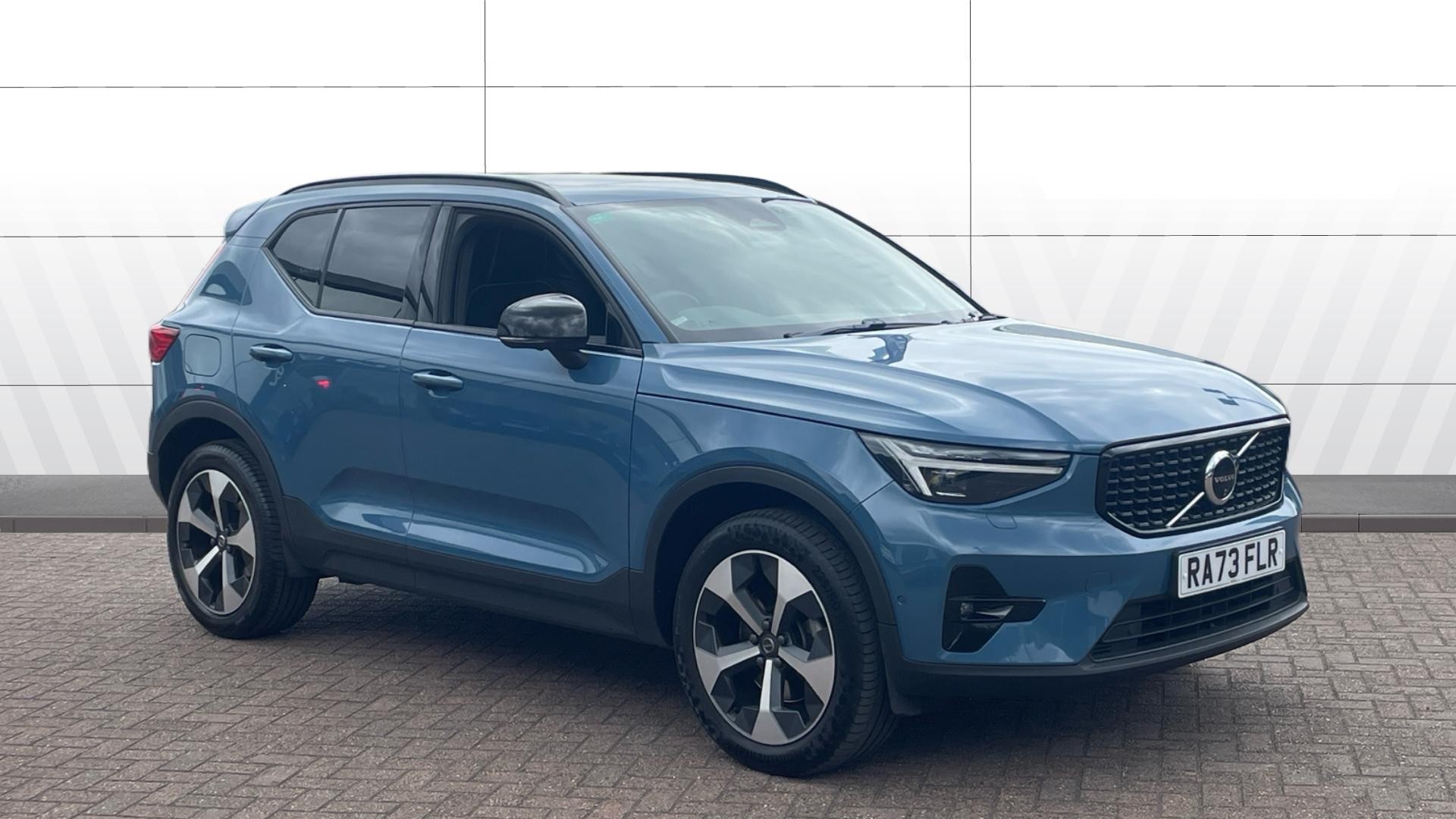 Volvo XC40 listing photo
