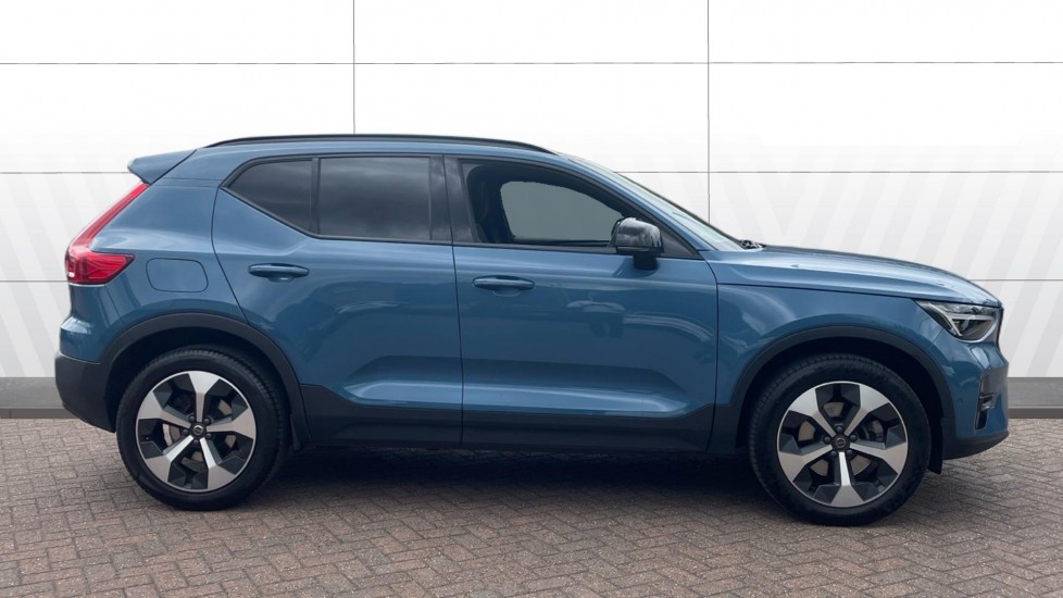 Volvo XC40 2.0 B4P Ultimate Dark 5dr Auto Petrol Estate - Image 5