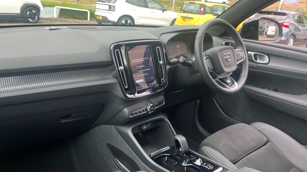 Volvo XC40 2.0 B4P Ultimate Dark 5dr Auto Petrol Estate - Image 9