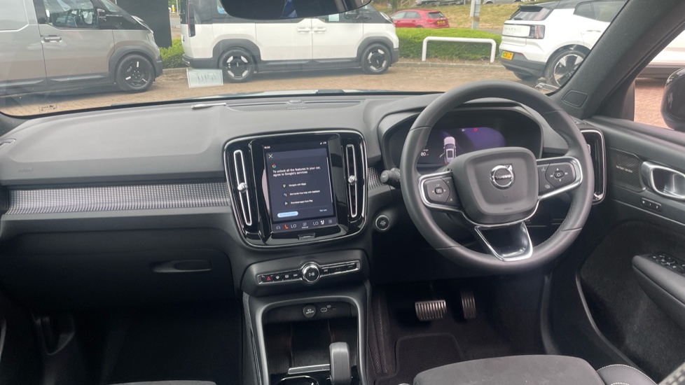 Volvo XC40 2.0 B4P Ultimate Dark 5dr Auto Petrol Estate - Image 10