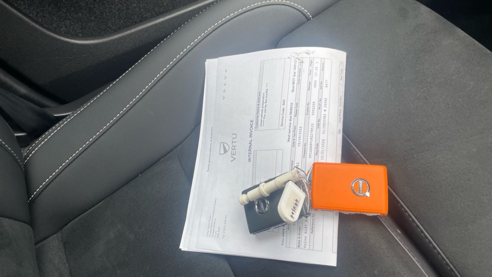 Volvo XC40 2.0 B4P Ultimate Dark 5dr Auto Petrol Estate - Image 19