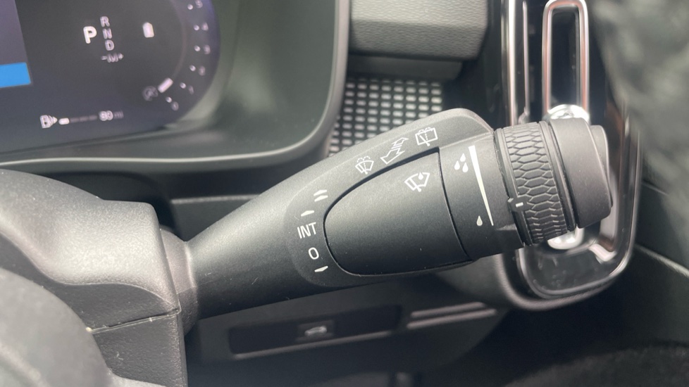 Volvo XC40 2.0 B4P Ultimate Dark 5dr Auto Petrol Estate - Image 25