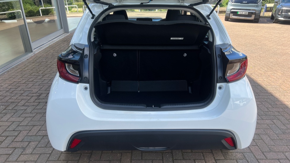 Toyota Yaris 1.5 Hybrid Icon 5dr CVT Hybrid Hatchback - Image 4