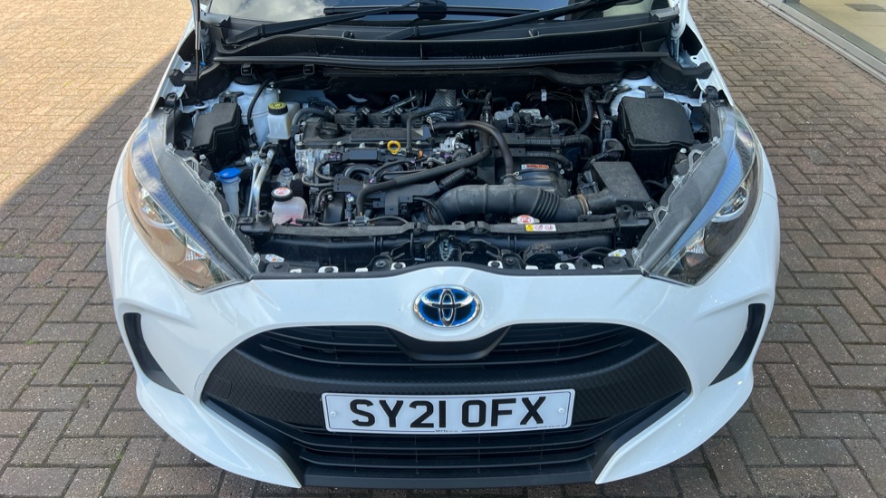 Toyota Yaris 1.5 Hybrid Icon 5dr CVT Hybrid Hatchback - Image 8