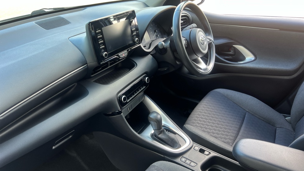 Toyota Yaris 1.5 Hybrid Icon 5dr CVT Hybrid Hatchback - Image 9