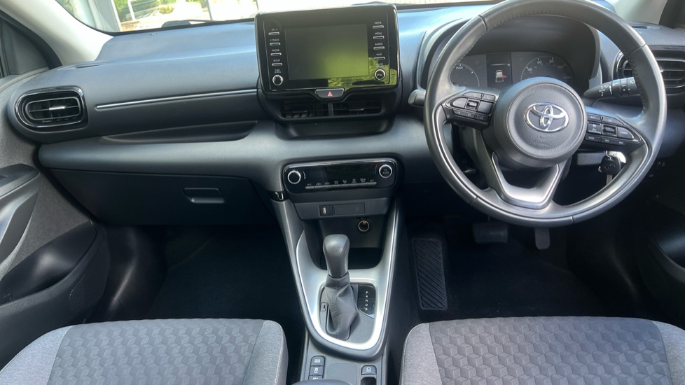 Toyota Yaris 1.5 Hybrid Icon 5dr CVT Hybrid Hatchback - Image 10
