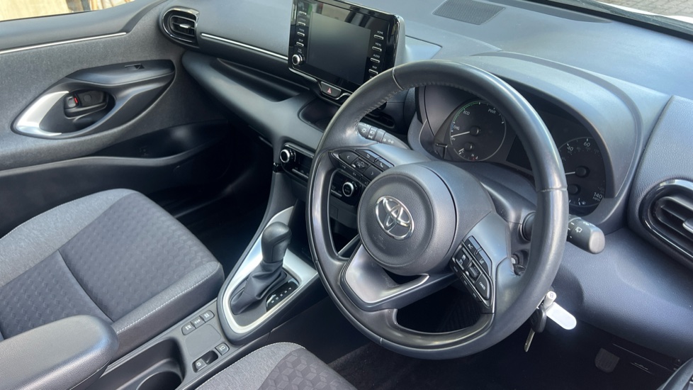 Toyota Yaris 1.5 Hybrid Icon 5dr CVT Hybrid Hatchback - Image 11