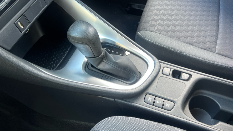 Toyota Yaris 1.5 Hybrid Icon 5dr CVT Hybrid Hatchback - Image 13