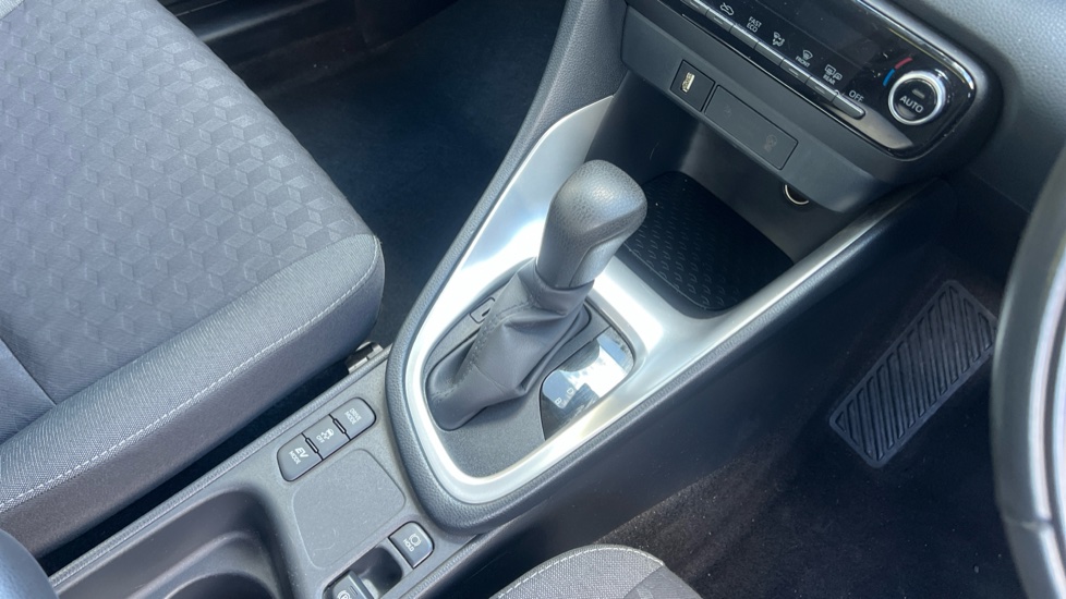 Toyota Yaris 1.5 Hybrid Icon 5dr CVT Hybrid Hatchback - Image 14