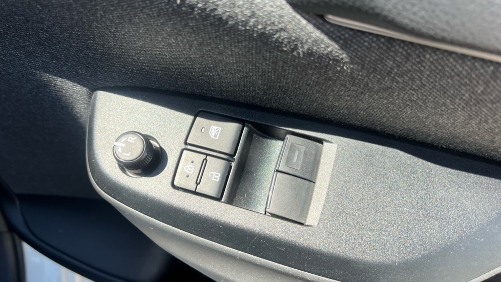 Toyota Yaris 1.5 Hybrid Icon 5dr CVT Hybrid Hatchback - Image 21