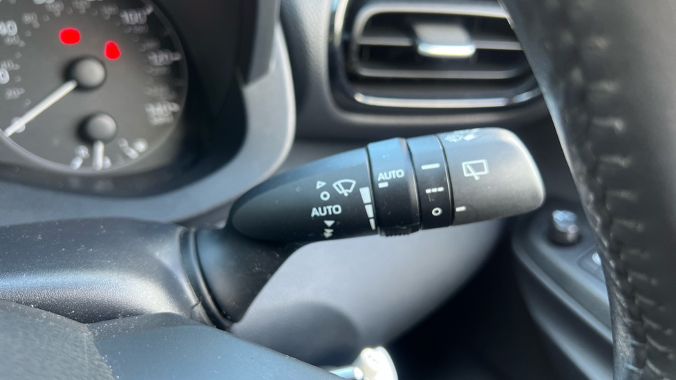 Toyota Yaris 1.5 Hybrid Icon 5dr CVT Hybrid Hatchback - Image 26