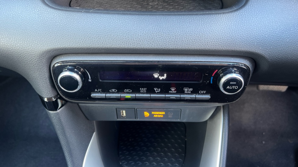 Toyota Yaris 1.5 Hybrid Icon 5dr CVT Hybrid Hatchback - Image 28