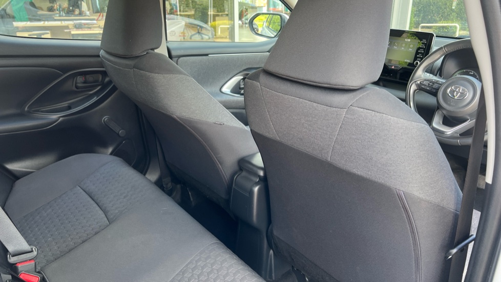 Toyota Yaris 1.5 Hybrid Icon 5dr CVT Hybrid Hatchback - Image 39