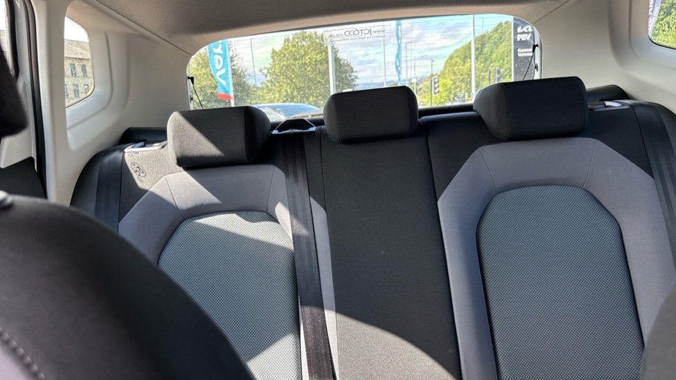 SEAT Arona 1.6 TDI 115 SE Technology Lux [EZ] 5dr Diesel Hatchback - Image 15
