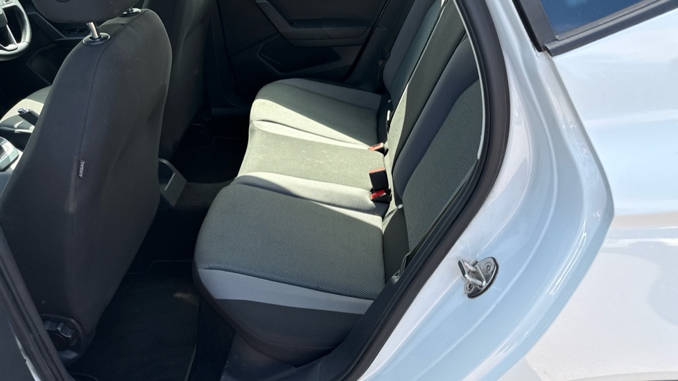 SEAT Arona 1.6 TDI 115 SE Technology Lux [EZ] 5dr Diesel Hatchback - Image 16