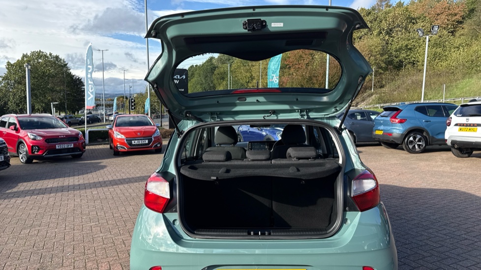 Hyundai i10 1.0 MPi SE Connect 5dr Petrol Hatchback - Image 4