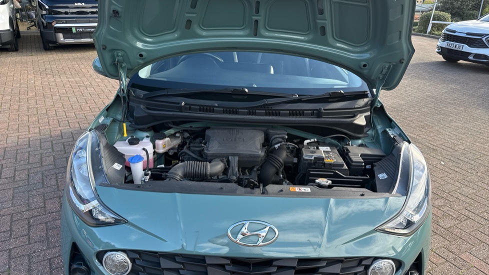 Hyundai i10 1.0 MPi SE Connect 5dr Petrol Hatchback - Image 8