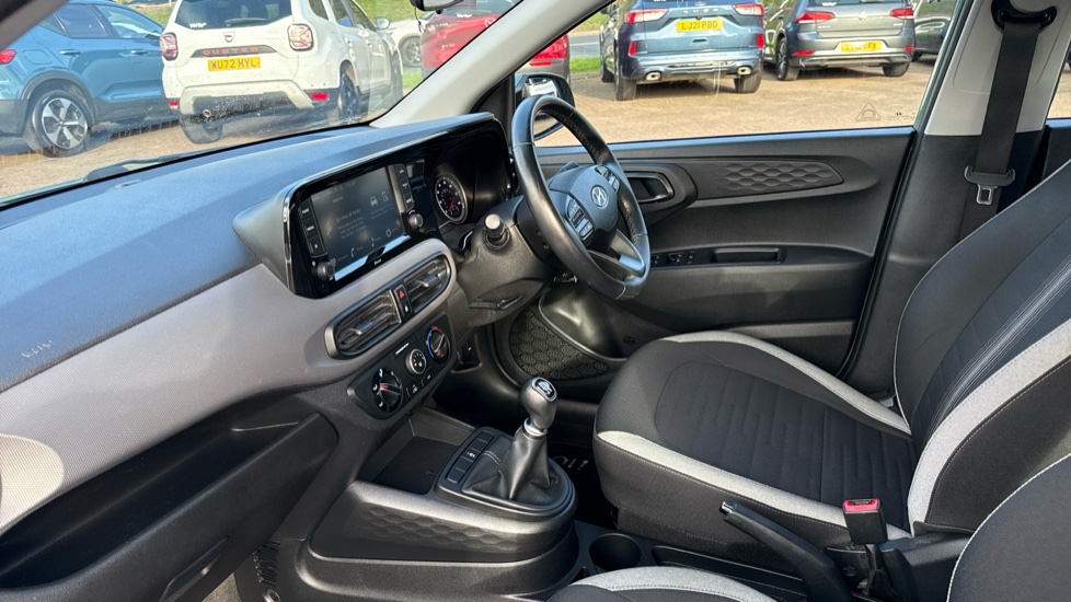 Hyundai i10 1.0 MPi SE Connect 5dr Petrol Hatchback - Image 9