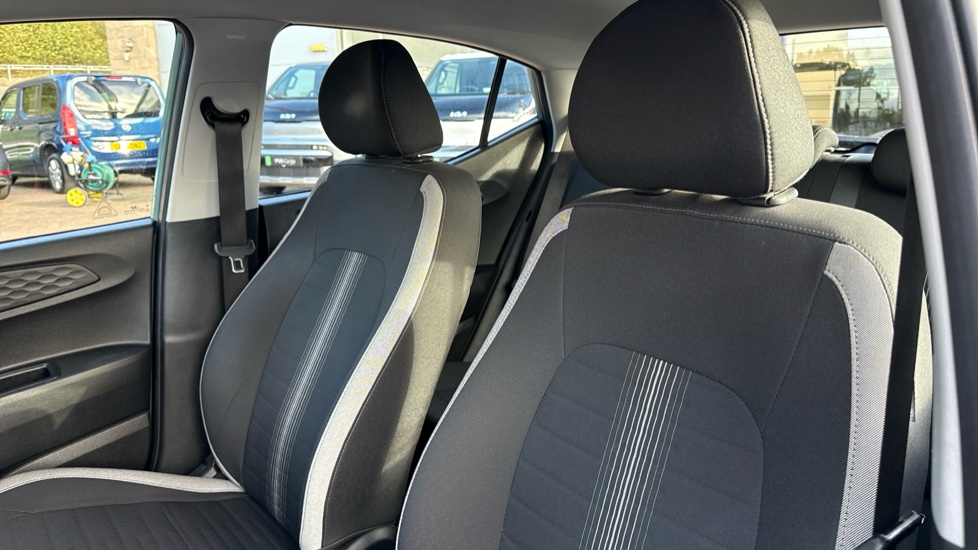Hyundai i10 1.0 MPi SE Connect 5dr Petrol Hatchback - Image 15