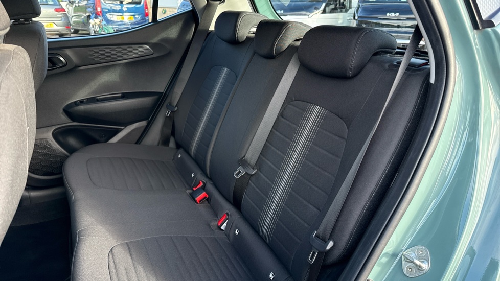 Hyundai i10 1.0 MPi SE Connect 5dr Petrol Hatchback - Image 16