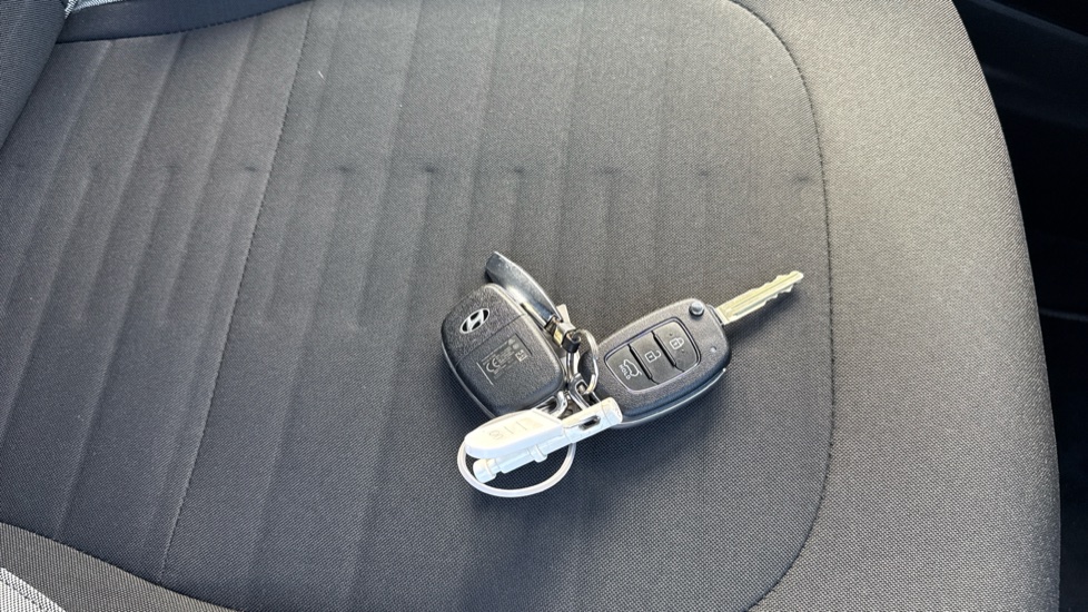 Hyundai i10 1.0 MPi SE Connect 5dr Petrol Hatchback - Image 20