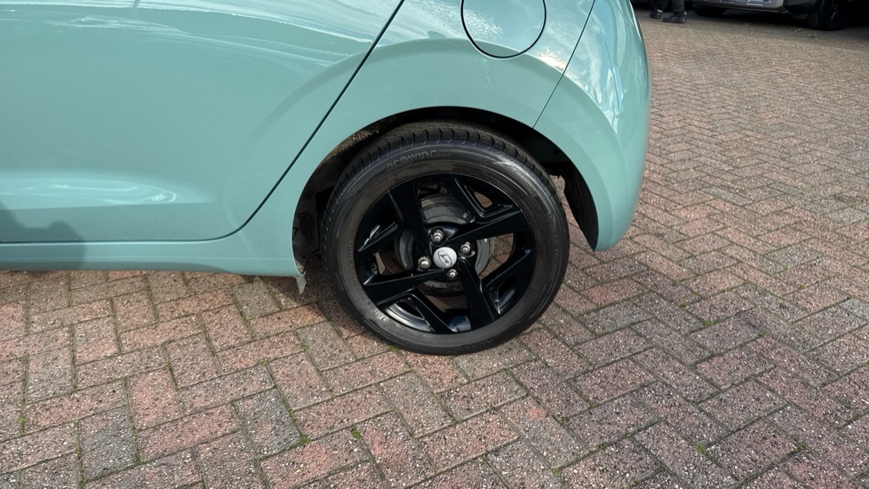 Hyundai i10 1.0 MPi SE Connect 5dr Petrol Hatchback - Image 22