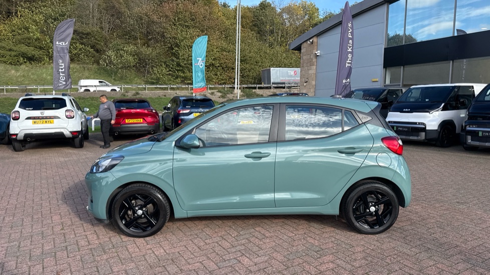 Hyundai i10 1.0 MPi SE Connect 5dr Petrol Hatchback - Image 24