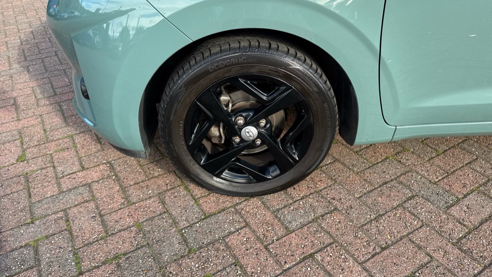 Hyundai i10 1.0 MPi SE Connect 5dr Petrol Hatchback - Image 25