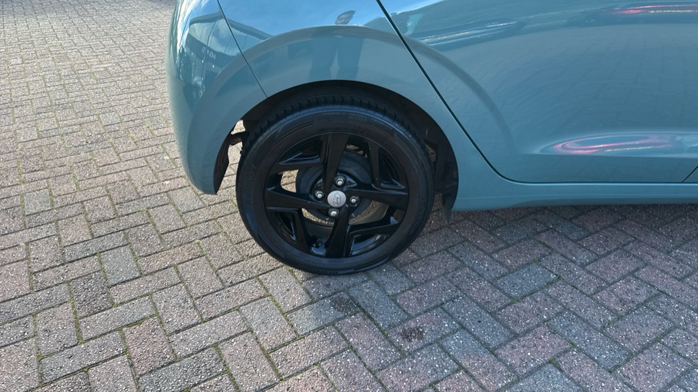 Hyundai i10 1.0 MPi SE Connect 5dr Petrol Hatchback - Image 30