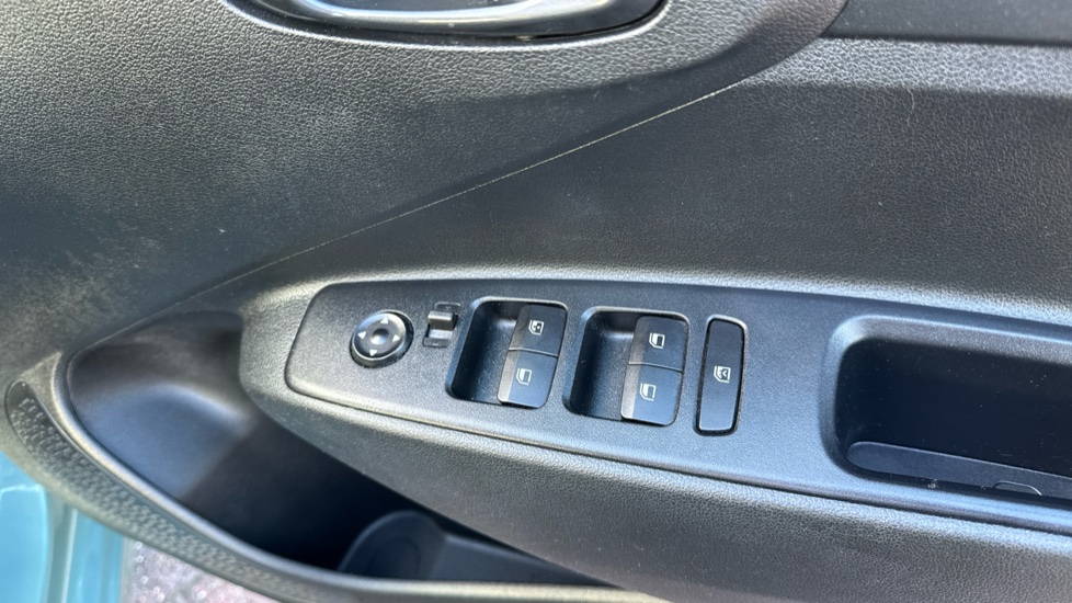Hyundai i10 1.0 MPi SE Connect 5dr Petrol Hatchback - Image 31