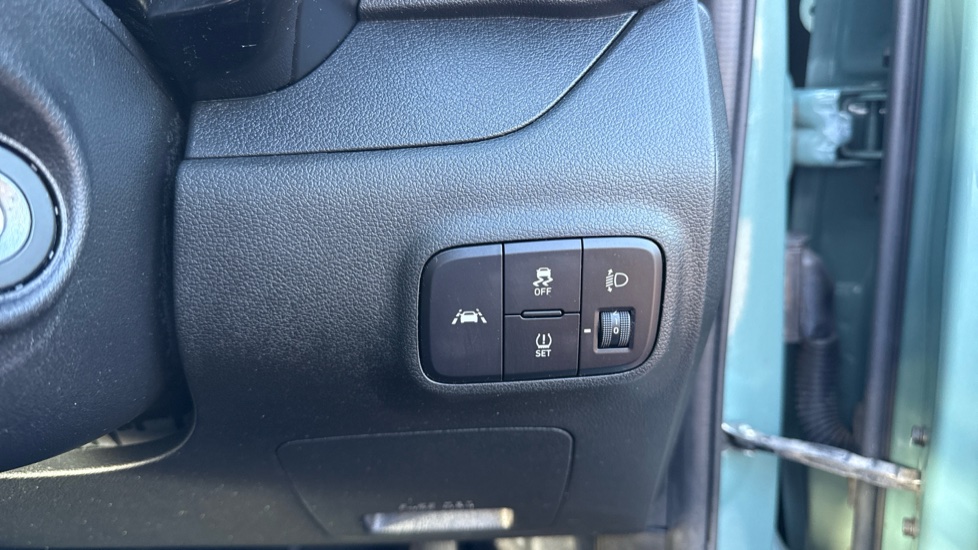 Hyundai i10 1.0 MPi SE Connect 5dr Petrol Hatchback - Image 32