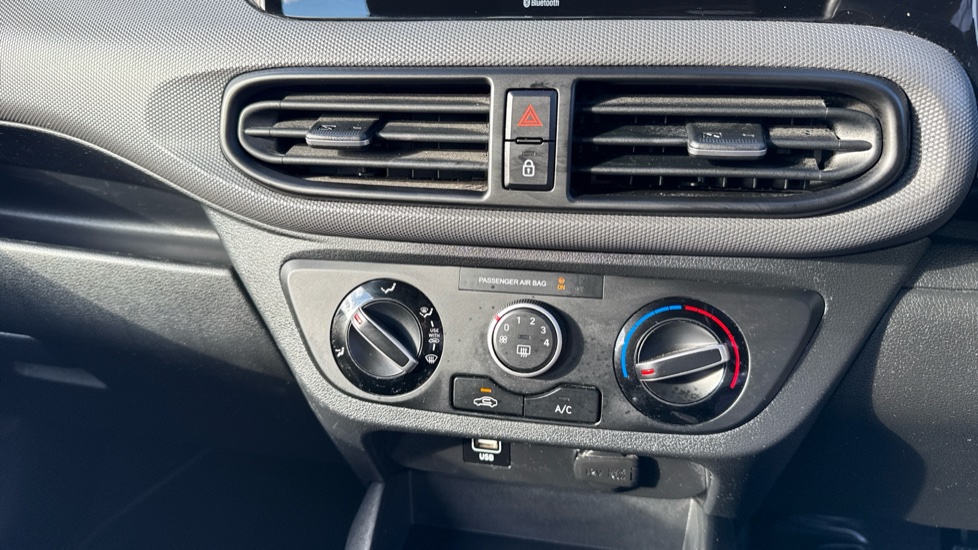 Hyundai i10 1.0 MPi SE Connect 5dr Petrol Hatchback - Image 35