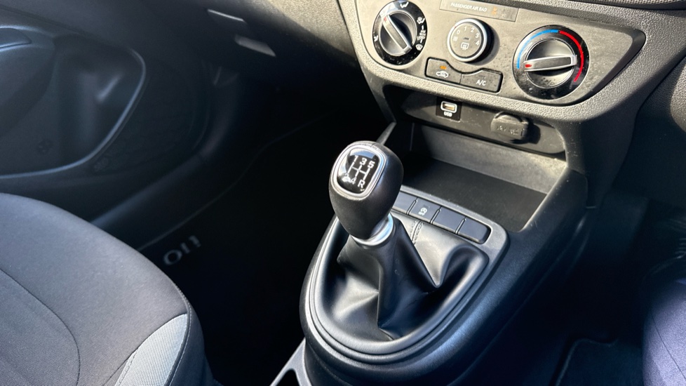 Hyundai i10 1.0 MPi SE Connect 5dr Petrol Hatchback - Image 36