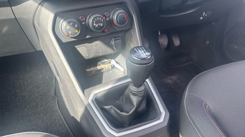 Dacia Sandero Stepway 1.0 TCe Expression 5dr Petrol Hatchback - Image 13