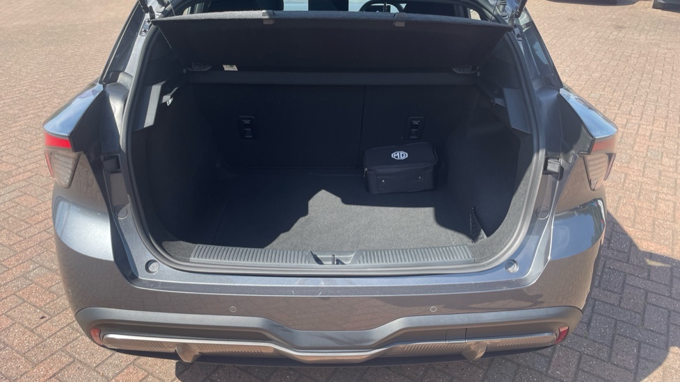 MG MG4 150kW SE EV Long Range 64kWh 5dr Auto Electric Hatchback - Image 4