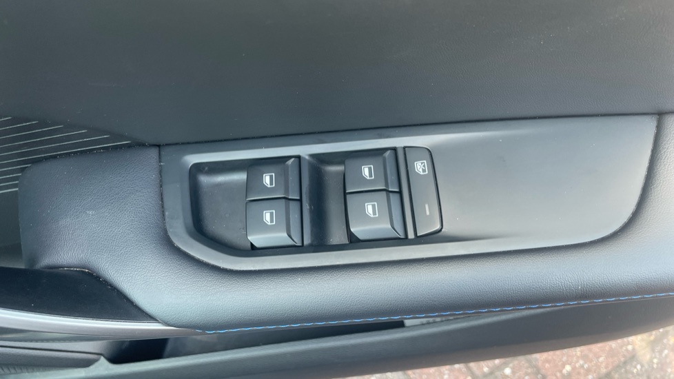 MG MG4 150kW SE EV Long Range 64kWh 5dr Auto Electric Hatchback - Image 45