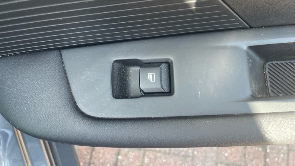 MG MG4 150kW SE EV Long Range 64kWh 5dr Auto Electric Hatchback - Image 50