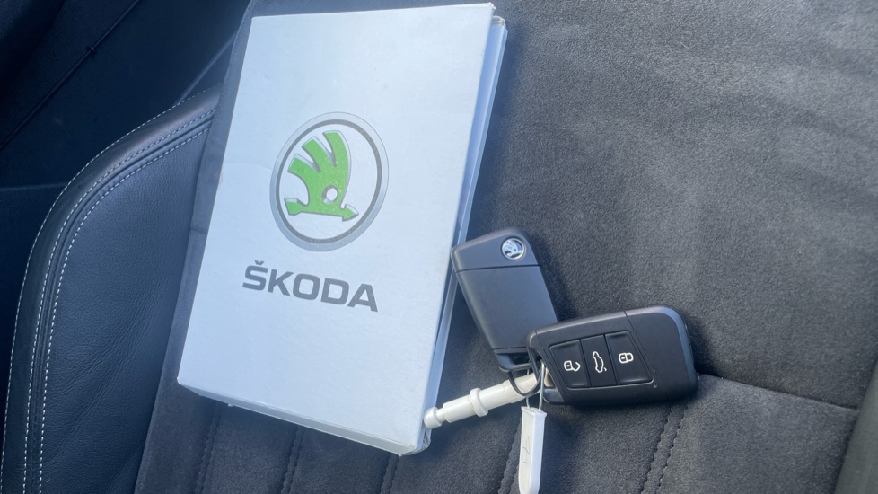 Skoda Karoq 1.5 TSI SE L 5dr DSG Petrol Estate - Image 19