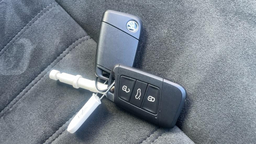 Skoda Karoq 1.5 TSI SE L 5dr DSG Petrol Estate - Image 20