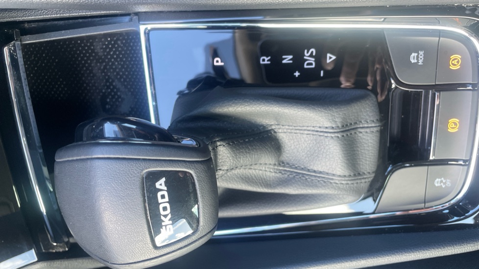 Skoda Karoq 1.5 TSI SE L 5dr DSG Petrol Estate - Image 22
