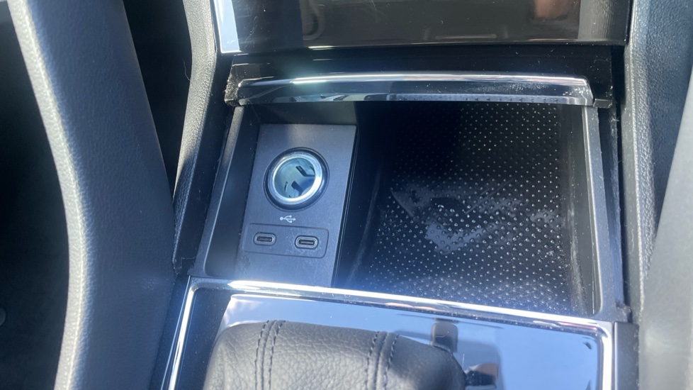 Skoda Karoq 1.5 TSI SE L 5dr DSG Petrol Estate - Image 25