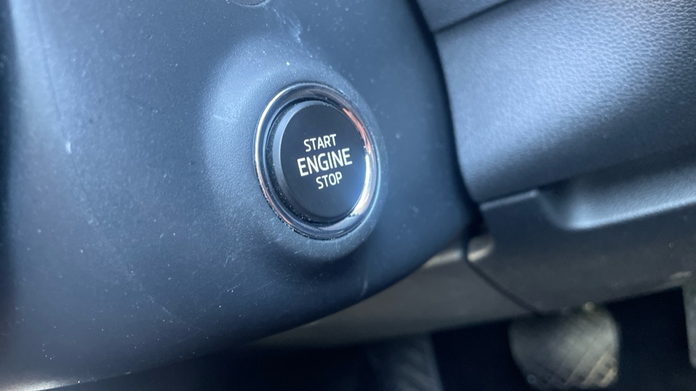 Skoda Karoq 1.5 TSI SE L 5dr DSG Petrol Estate - Image 31